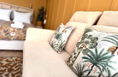 Courseulles-sur-Mer Apartment | Guest Rated 9.4: Studio La Petite Oasis, Steps from Beach