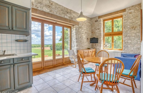 Saux Apartment | Relaxing Getaway for Two or Three with Inviting Pool