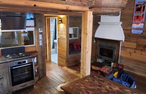 Saint-Etienne-de-Tinee Apartment | Tranquil Retreat in the Heart of the Village for Families