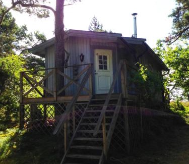 Namdo Cabin | Idöborgs Stuguthyrning: Pet-Friendly Oceanfront Retreat