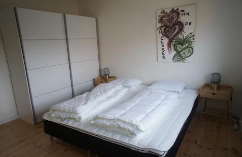 Esbjerg Apartment | Family-Friendly Stay at Spangsberggade 24 - Guest Rated 8.3