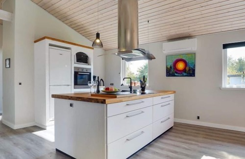 Vestero Havn House | Ida: Relaxing Retreat with Oceanfront Views and Spa