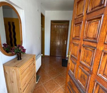 Konjic House | Idas Guesthouse - Kuća na jezeru - Haus am See - Privatunterkunft - Čelebići kod Konjica