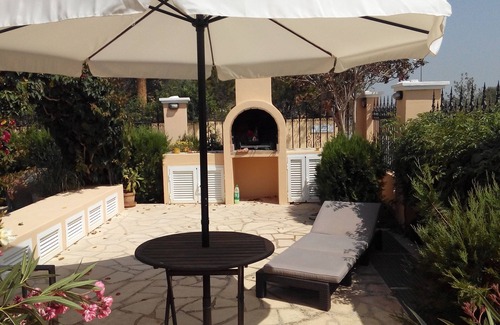 Santa Gertrudis House | Perfect Getaway for Family Fun with Ocean Views & Pool