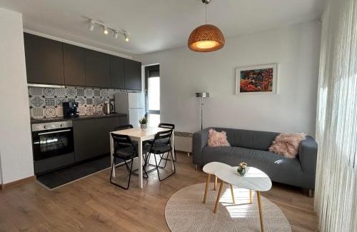 Studentski Grad Apartment | Family-Friendly Idea Apartment with Top Guest Rating of 9/10