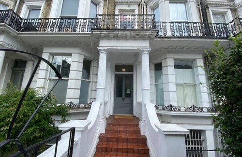 Holland Park Apartment | Perfect 1Bed Retreat in Holland Park, Olympia & Kensington