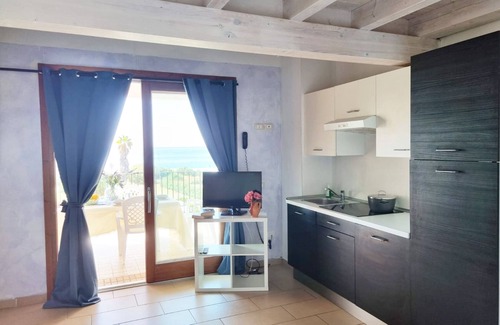 Capo Rizzuto Apartment | Perfect City Retreat with Oceanfront Views and Pool Access