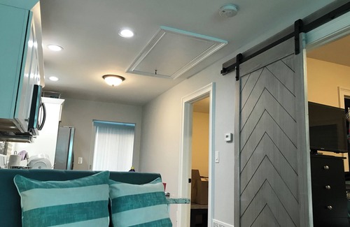 Port Monmouth House | Beach Bungalow with Swimspa & NYC Skyline Views