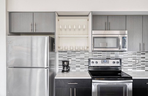 Northeast Bellevue Apartment | Inviting Bellevue 2BR Retreat with Gym & BBQ Access
