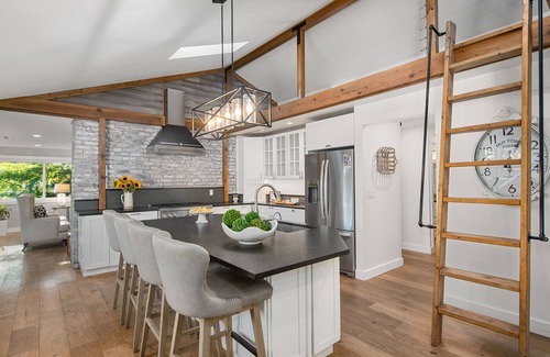 West Bellevue House | Contemporary 3BD Home Near Downtown Bellevue & Seattle