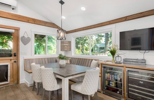 West Bellevue House | Contemporary 3BD Home Near Downtown Bellevue & Seattle