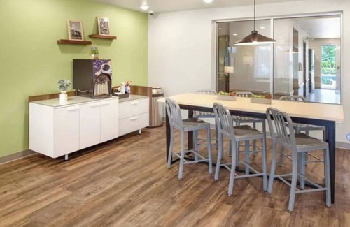 Austin Hotel | Ideal Budget Room w/Cooking Space & Quick Drive to Downtown Austin Fun