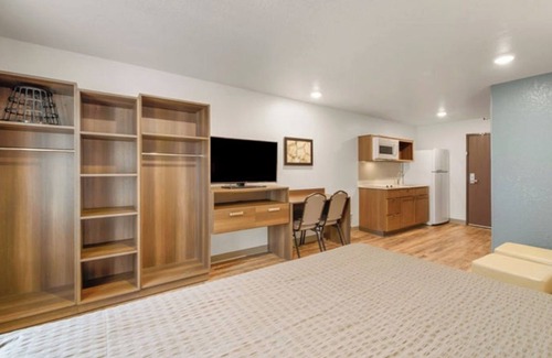 Austin Hotel | Ideal Budget Room w/Cooking Space & Quick Drive to Downtown Austin Fun