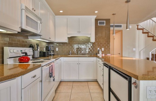 Palm Desert Condo | Modern Condo by El Paseo with Pool & Tennis Access
