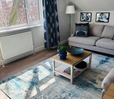 Wakefield Apartment | Ideal Contractor Business & Family Friendly 2-Bed Apartment Quiet & Spotless with Fast WiFi Large Screen Smart TV