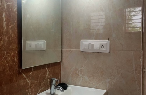 Mysore House | Cozy Room for Couples & Individuals with Kitchenette Access