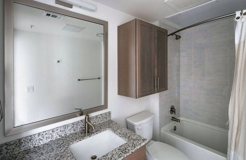 Waller Creek District Apartment | Downtown 1BR with Deck & Gym Near Convention Center