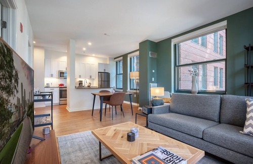 Downtown Boston Apartment | Ideal Downtown 1BR with Doorman & Kitchen near Chinatown