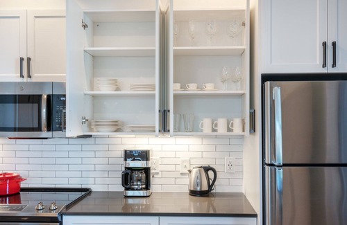 Downtown Boston Apartment | Ideal Downtown 1BR with Doorman & Kitchen near Chinatown
