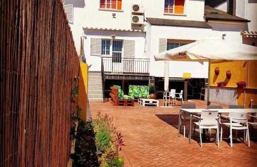 San Martin de Valdeiglesias House | Family-Friendly Retreat for 15 in San Martín de Valdeiglesias
