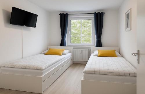 Nietleben Apartment | Perfect for Workers: 3-Room Apartment with Kitchen & WiFi