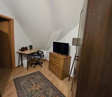 Delitzsch Apartment | Perfect for Workers: 3-Bedroom Apartment with Kitchen & WiFi