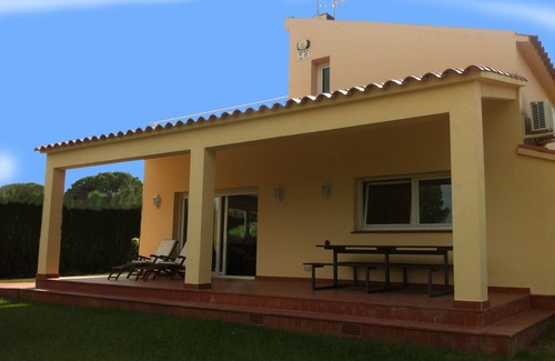 Santa Maria de Solius House | Family Retreat with Pool & Garden Near Costa Brava Beaches