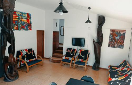 Hanga Roa House | Ideal Family Cabin for 6-12 Guests with Oceanfront Views