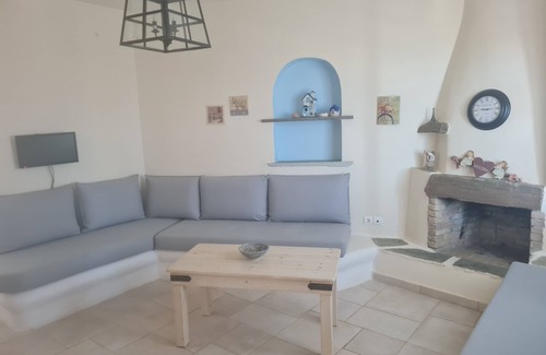 Tinos Villa | Ideal family house by the beach