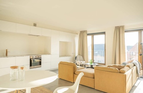 Zwijnaarde Apartment | Perfect Family Getaway in Ghent with Kitchen & Breakfast