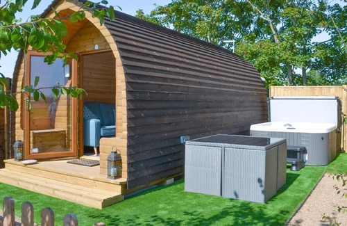 Mablethorpe Cottage | Perfect Getaway: Steps from Tranquil Sandy Beaches