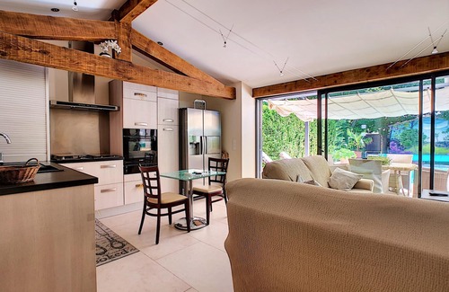 Molleges House | Romantic Maisonette with Private Pool and Ocean View