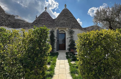 Alberobello Apartment | Perfect Retreat for Couples with Private Parking & Amenities