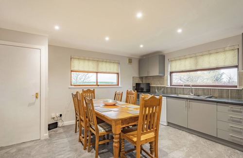 Kilmarnock Cottage | Explore Ayrshire Coast with Oceanfront Spa & Pet-Friendly Stays