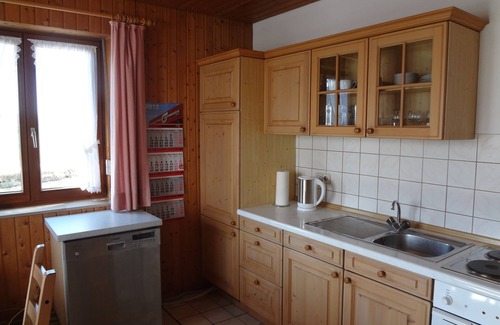 Remshart House | Perfect Family Retreat with Kitchen & Pool, Near Legoland