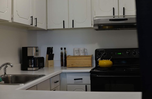 Mehlville Condo | Family & Business Haven with Pool, Spa, and Hot Tub