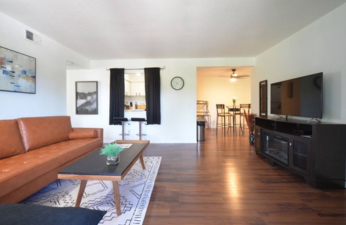 Mehlville Condo | Family & Business Haven with Pool, Spa, and Hot Tub