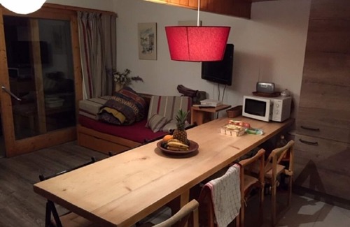 Meribel Condo | Family-Friendly Retreat with Ocean Views and Breakfast