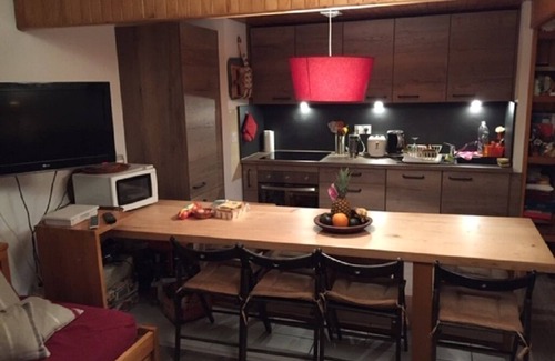 Meribel Condo | Family-Friendly Retreat with Ocean Views and Breakfast