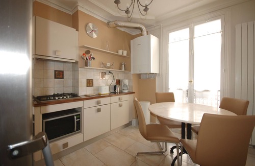 8th Arrondissement Apartment | Family-Friendly Retreat: 2 Bedrooms Steps from Champs-Elysées