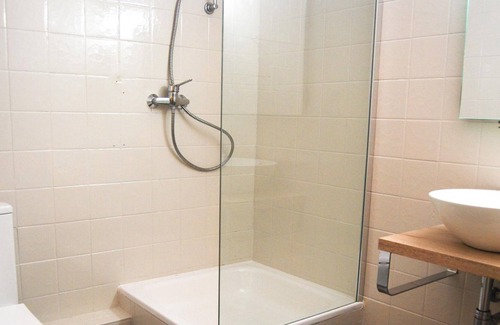 Trarbach Apartment | Ideal for friends traveling together, 3 bedrooms, 4 bathrooms - guest house at the Moseltherme