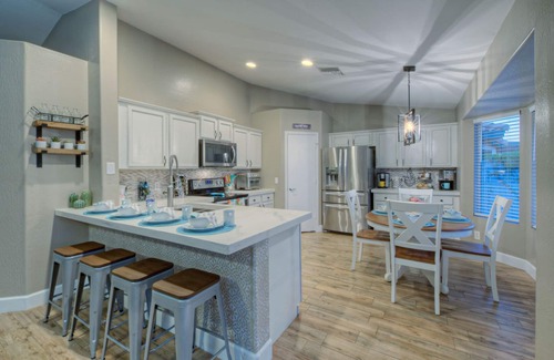 Providence House | Perfect Retreat for Golfers and Hikers with Private Pool