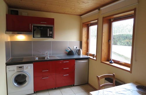 Marly-le-Roi Apartment | Cozy Independent Apartment with Pool Near Shops and Station