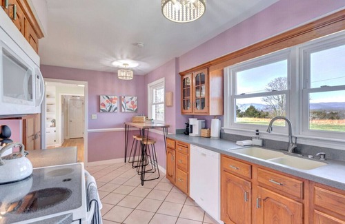 Arrington House | Family-Friendly Retreat: Heated Pool & Hot Tub Near Brewery