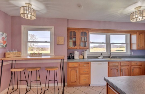 Arrington House | Family-Friendly Retreat: Heated Pool & Hot Tub Near Brewery
