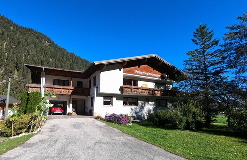 Bach Apartment | Perfect Retreat for Mountain Lovers and Couples