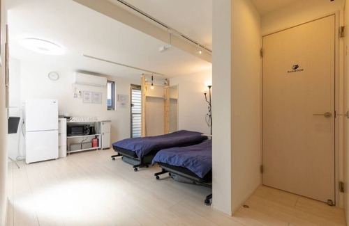 Tsurumi House | Perfect Retreat for Remote Work with Kitchen & Breakfast