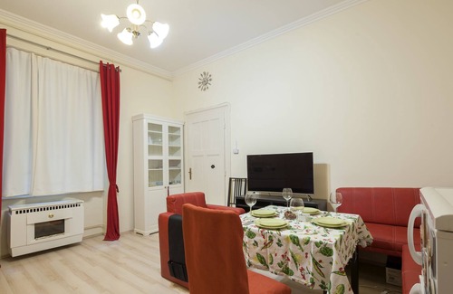 Lagymanyos Apartment | Perfect for Solo Adventurers near Danube and Citadel