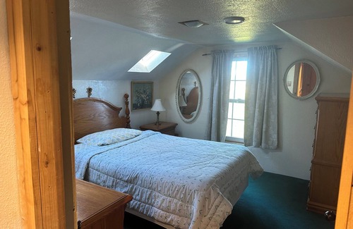 Oostburg Other | Perfect Retreat for Traveling Nurses on 40-Acre Property