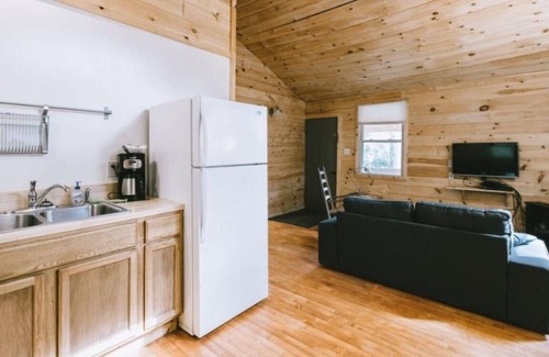 Slade Cabin | Perfect Getaway for Two Near Natural Bridge State Park